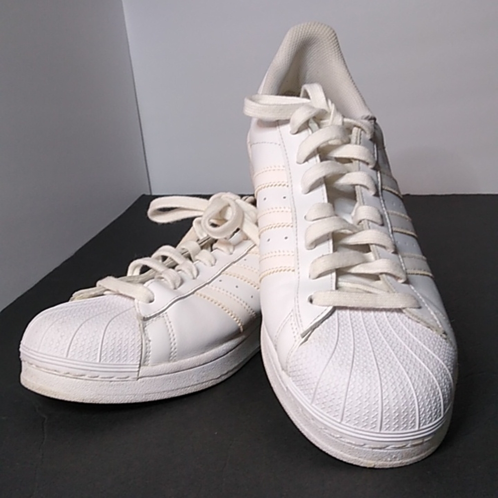 Adidas Superstars . Men's Sneakers showers, White on white . Side 12  . Pre-owne